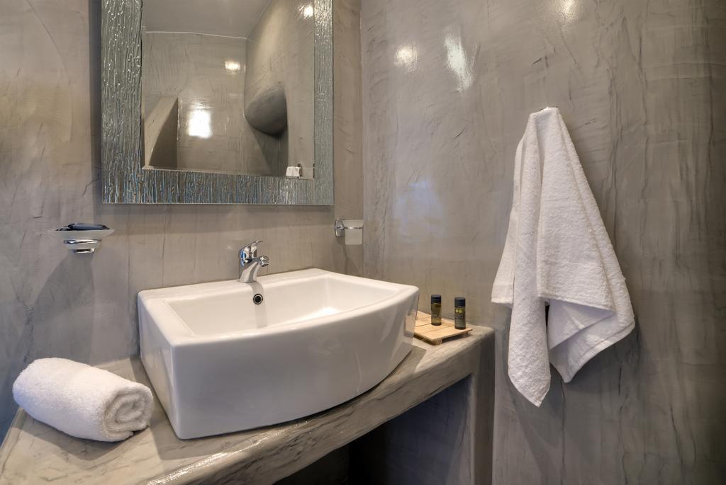 פירוסטפני Remvi Suites מראה חיצוני תמונה