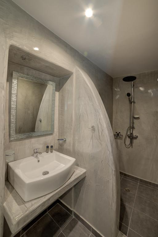 פירוסטפני Remvi Suites חדר תמונה
